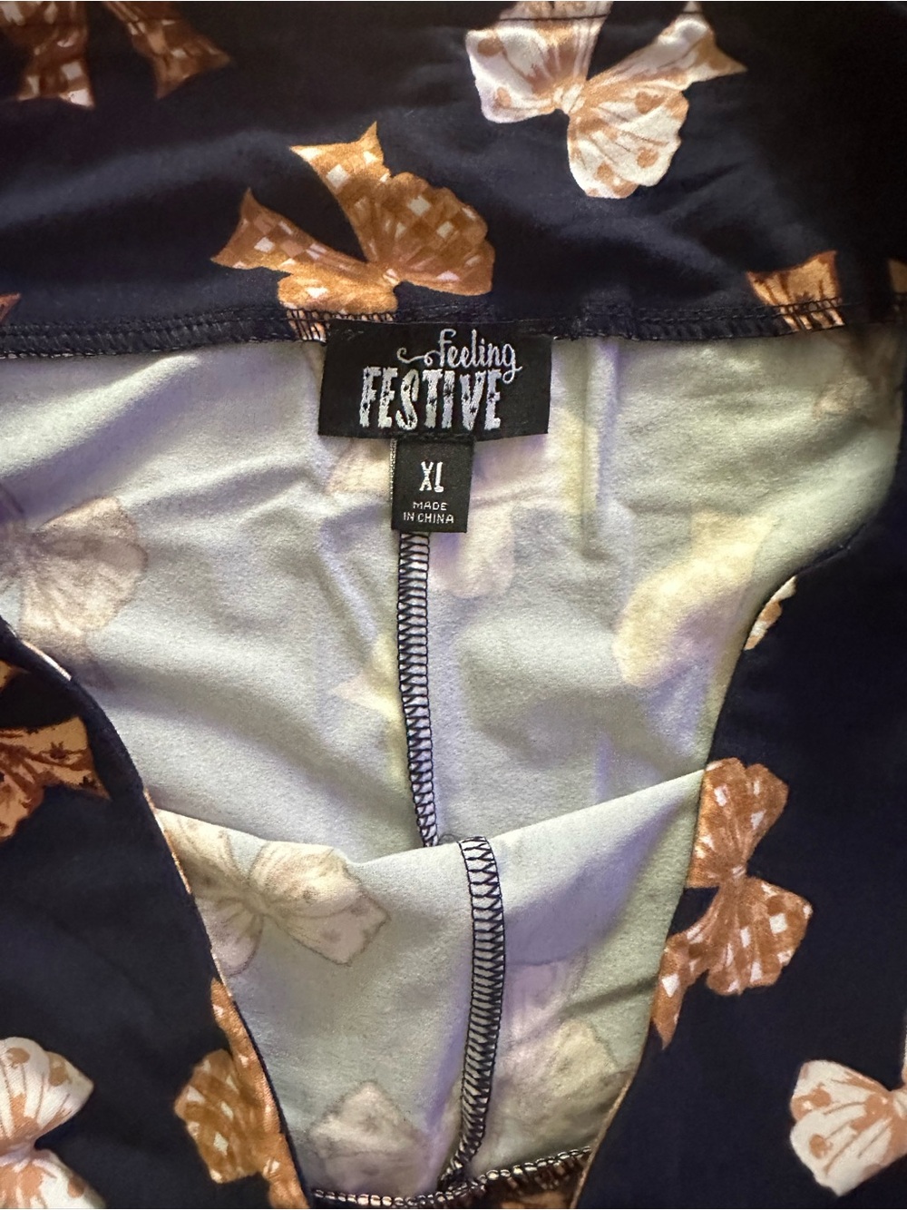 Feeling Festive Navy Bow Print Leggings - Picture 5 of 6